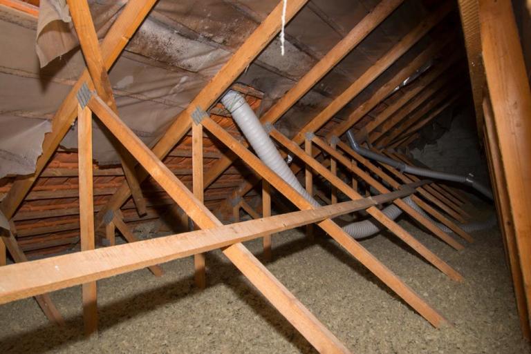 Comment bien isoler vos combles à Woustviller ?
